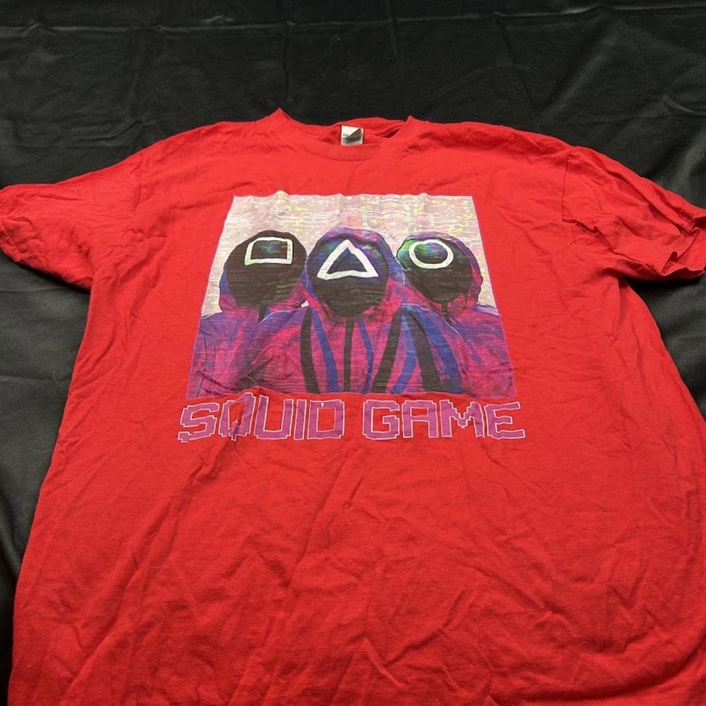 Gildan Squid Game Graphic T-Shirt Mens Large Red Netflix Series Guard Mask Tee